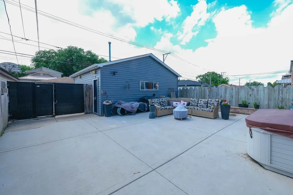 10906 South Troy Street Chicago IL 60655