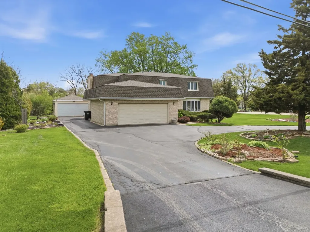 1735 Larson Lane Roselle IL 60172