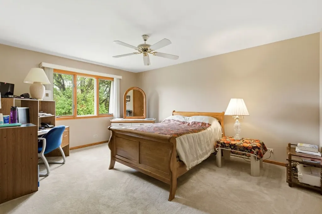 1735 Larson Lane Roselle IL 60172