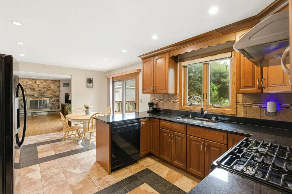 1735 Larson Lane Roselle IL 60172