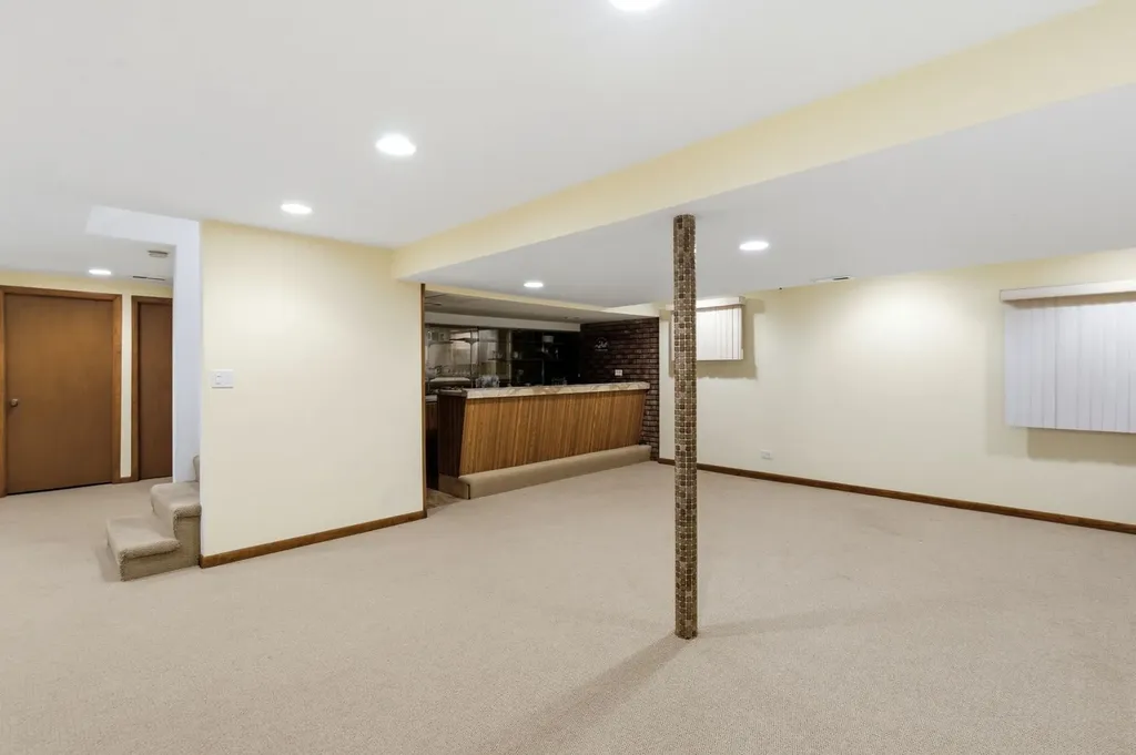 1735 Larson Lane Roselle IL 60172
