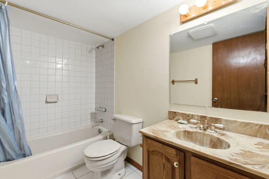 1735 Larson Lane Roselle IL 60172