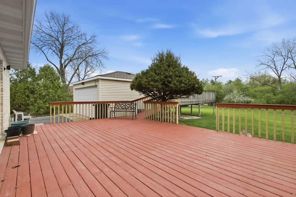 1735 Larson Lane Roselle IL 60172