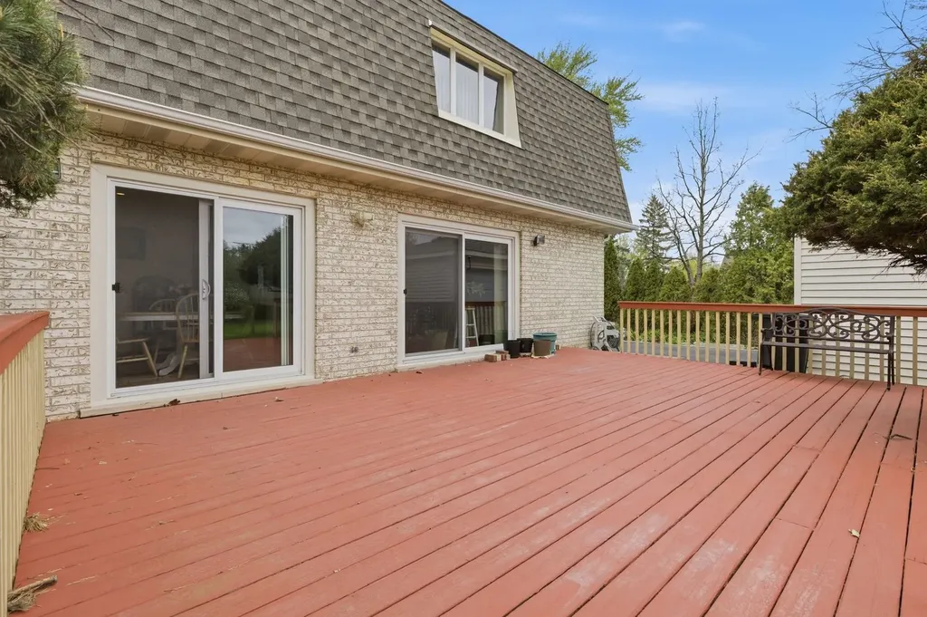 1735 Larson Lane Roselle IL 60172