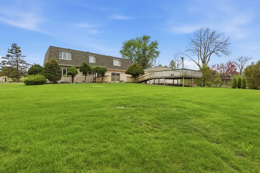 1735 Larson Lane Roselle IL 60172
