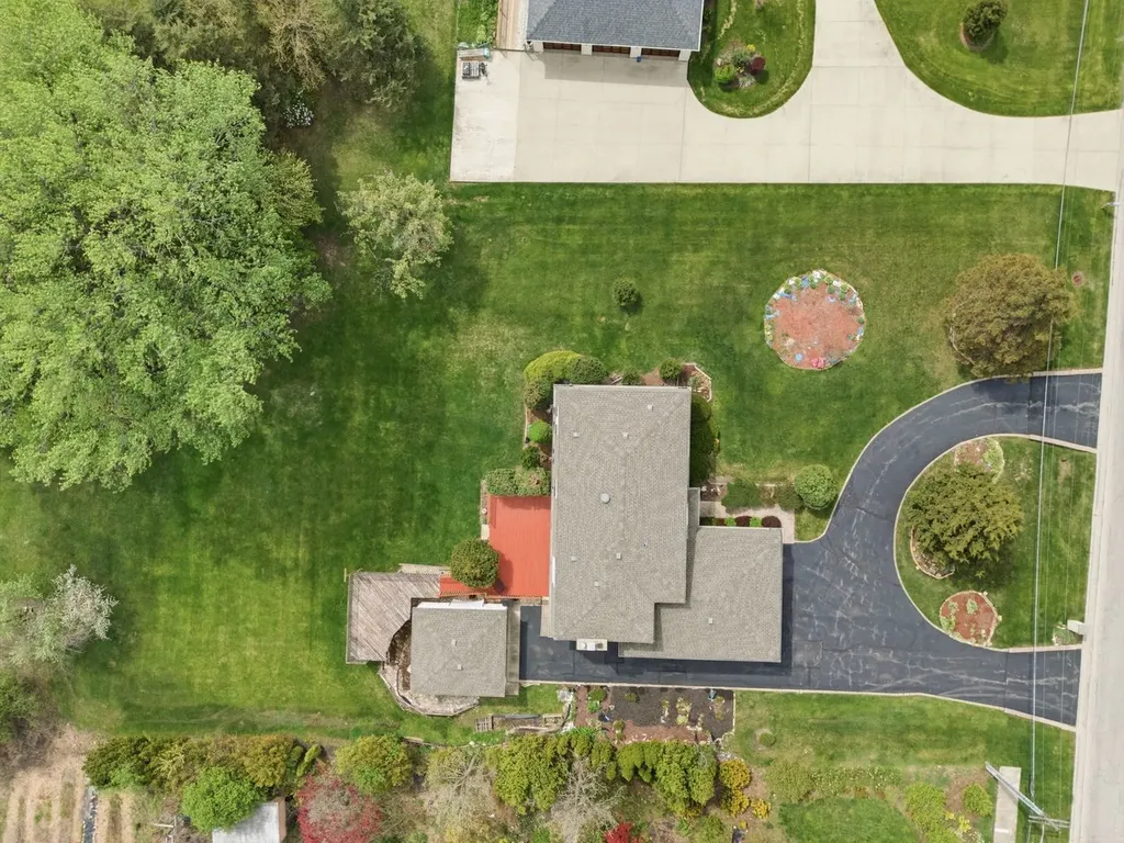 1735 Larson Lane Roselle IL 60172