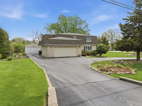 1735 Larson Lane Roselle IL 60172