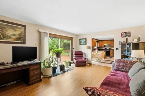 1735 Larson Lane Roselle IL 60172