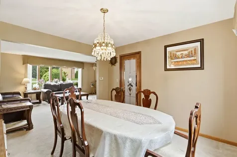 1735 Larson Lane Roselle IL 60172