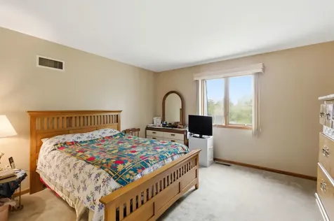 1735 Larson Lane Roselle IL 60172