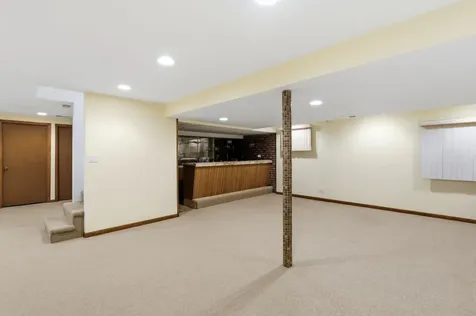 1735 Larson Lane Roselle IL 60172
