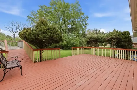 1735 Larson Lane Roselle IL 60172