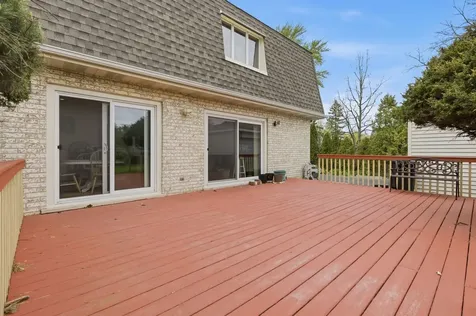 1735 Larson Lane Roselle IL 60172