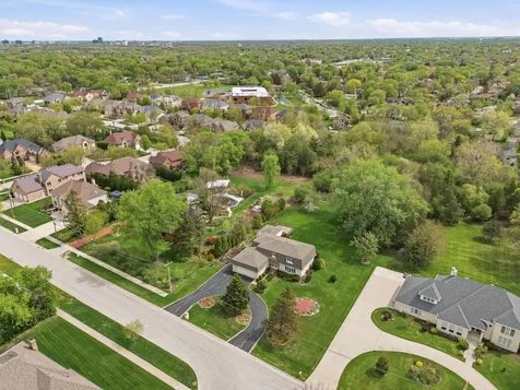 1735 Larson Lane Roselle IL 60172