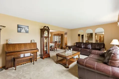 1735 Larson Lane Roselle IL 60172