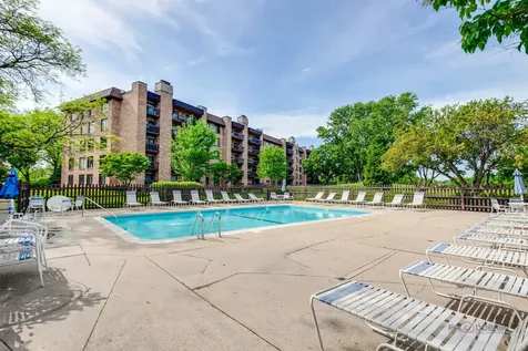 1721 Mission Hills Road Northbrook IL 60062
