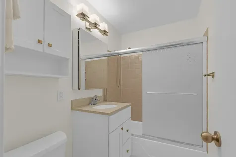 8905 Knight Avenue Des Plaines IL 60016