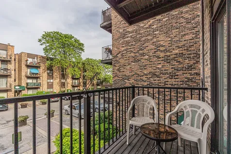 8905 Knight Avenue Des Plaines IL 60016
