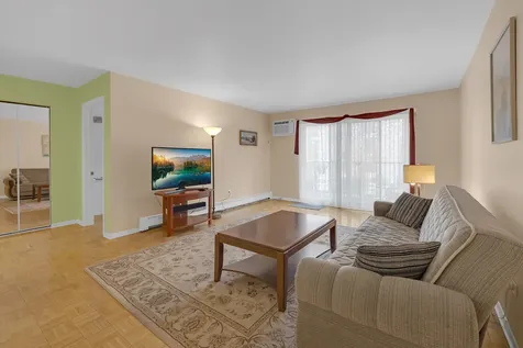 8905 Knight Avenue Des Plaines IL 60016