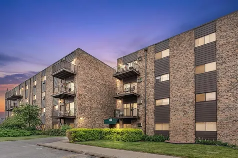 8905 Knight Avenue Des Plaines IL 60016