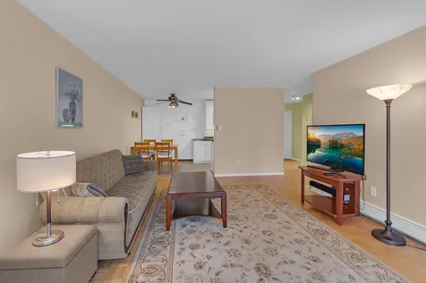 8905 Knight Avenue Des Plaines IL 60016