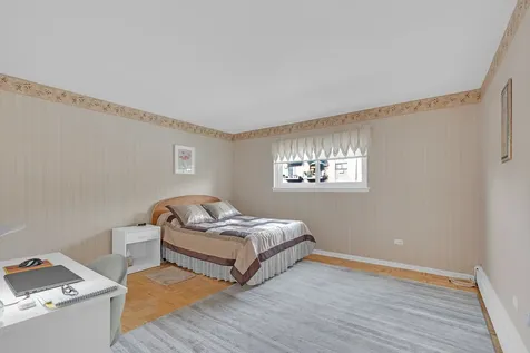 8905 Knight Avenue Des Plaines IL 60016