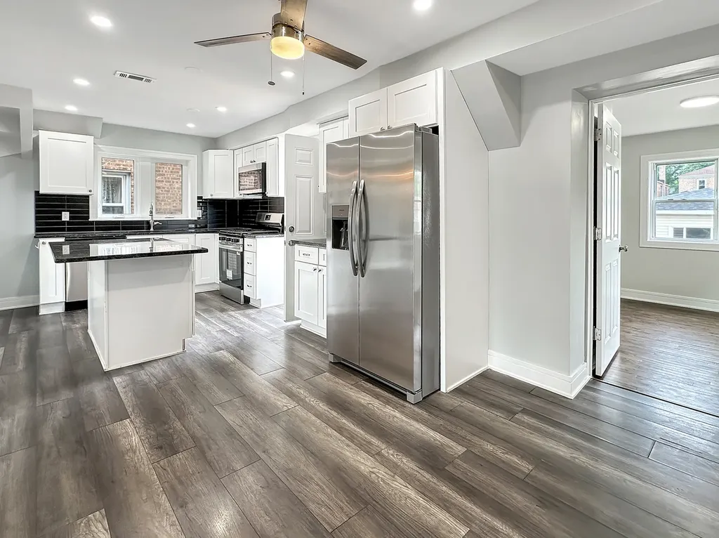 9138 South Carpenter Street Chicago IL 60620