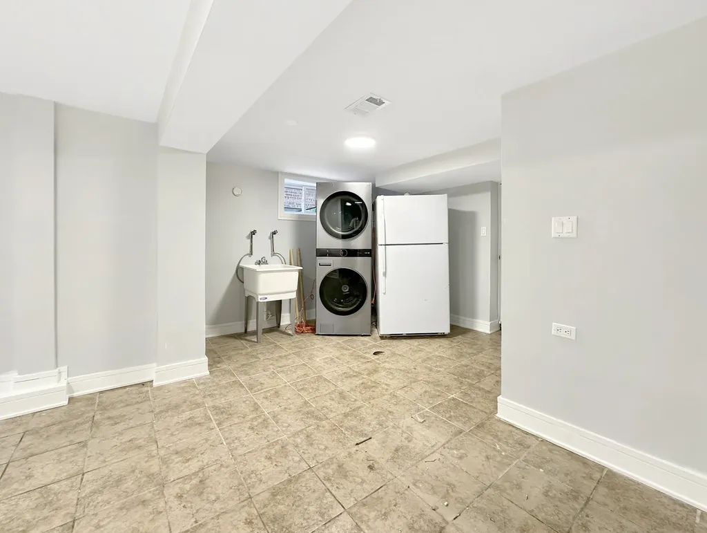 9138 South Carpenter Street Chicago IL 60620