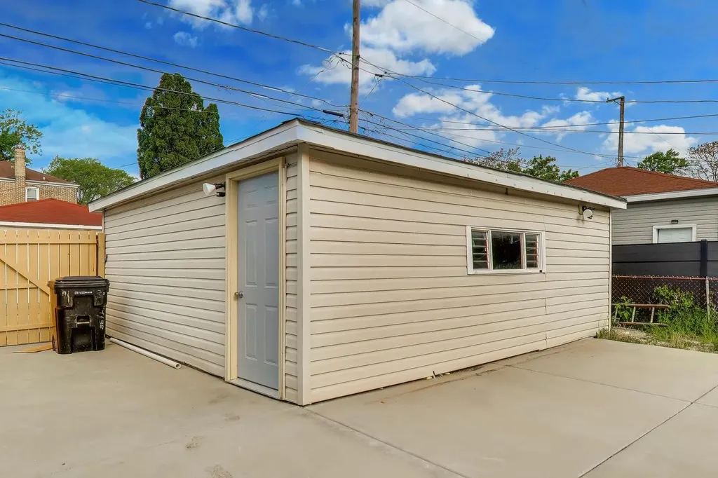 9138 South Carpenter Street Chicago IL 60620