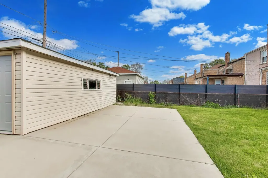 9138 South Carpenter Street Chicago IL 60620