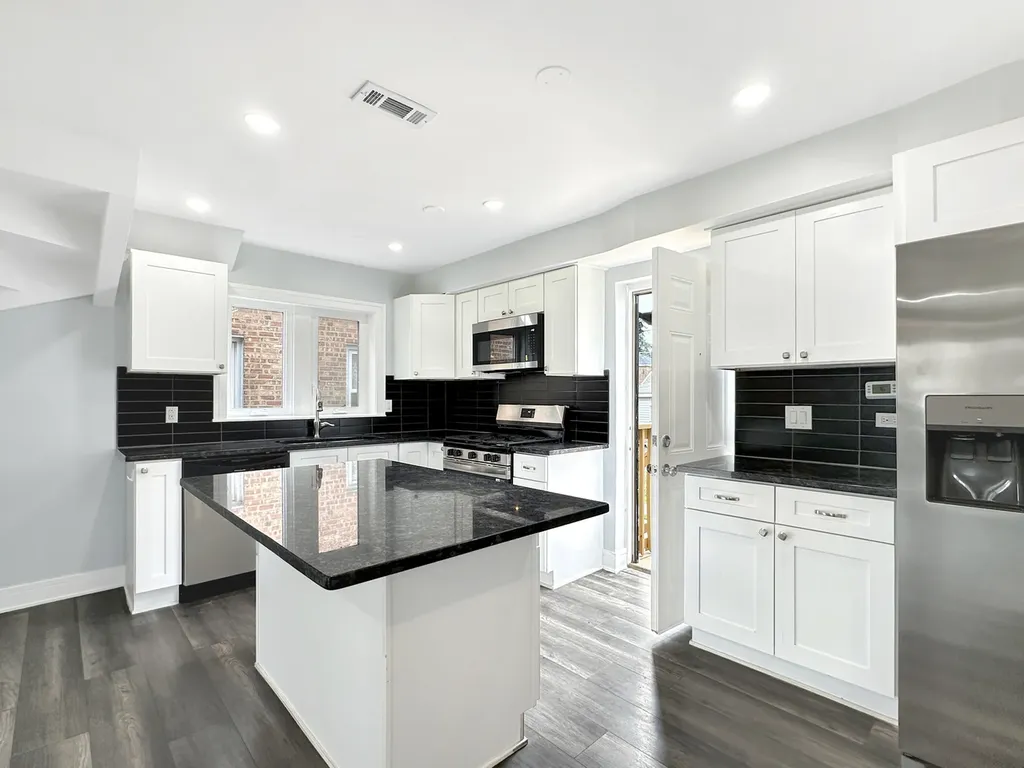 9138 South Carpenter Street Chicago IL 60620
