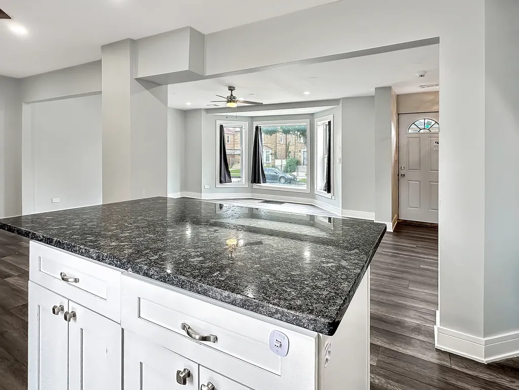 9138 South Carpenter Street Chicago IL 60620