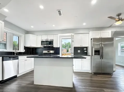 9138 South Carpenter Street Chicago IL 60620