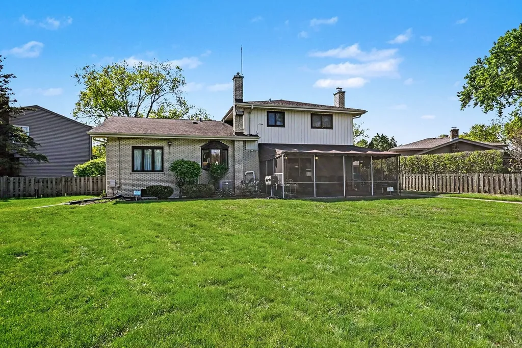 421 East Barclay Court Elmhurst IL 60126