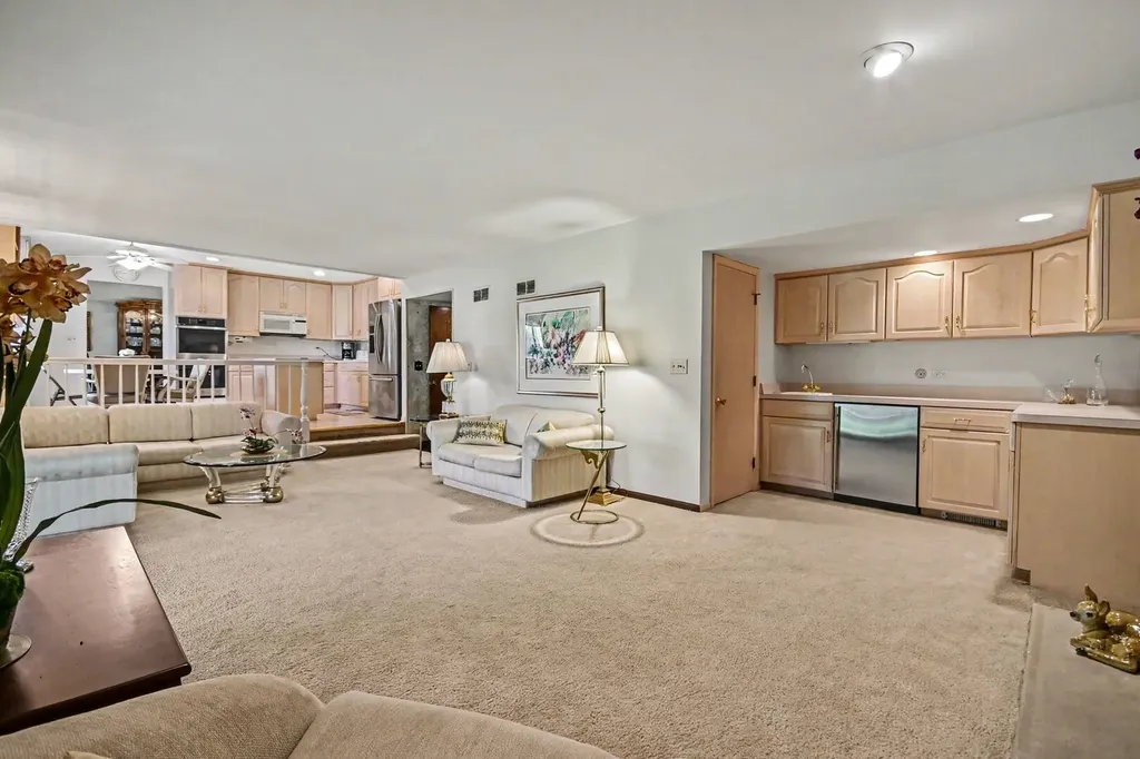 421 East Barclay Court Elmhurst IL 60126