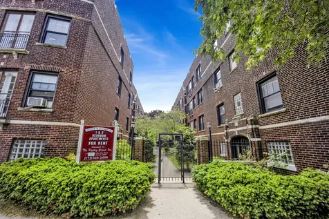 1237.5 West Greenleaf Avenue Chicago IL 60626