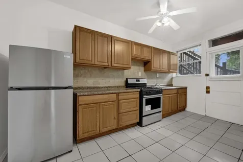 1237.5 West Greenleaf Avenue Chicago IL 60626