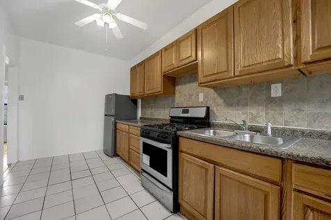 1237.5 West Greenleaf Avenue Chicago IL 60626
