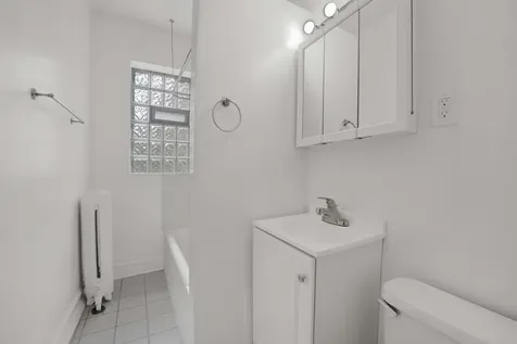 1237.5 West Greenleaf Avenue Chicago IL 60626