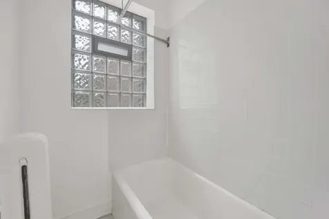 1237.5 West Greenleaf Avenue Chicago IL 60626