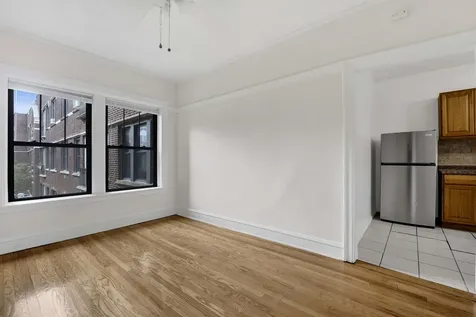 1237.5 West Greenleaf Avenue Chicago IL 60626