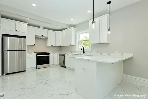 62 Pine Street Grayslake IL 60030
