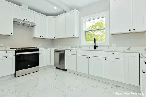 62 Pine Street Grayslake IL 60030