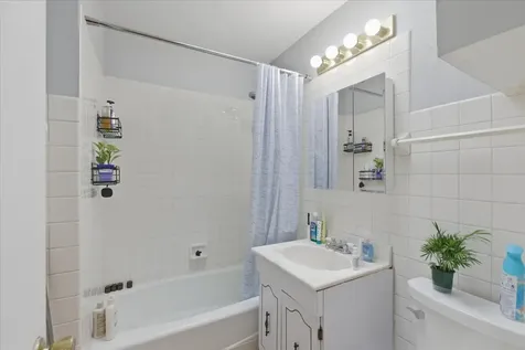 1931 West Evergreen Avenue Chicago IL 60622