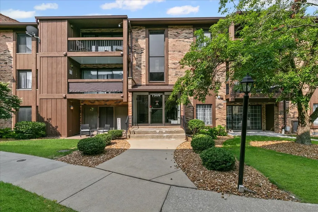 7509 West 175 Street Tinley Park IL 60477