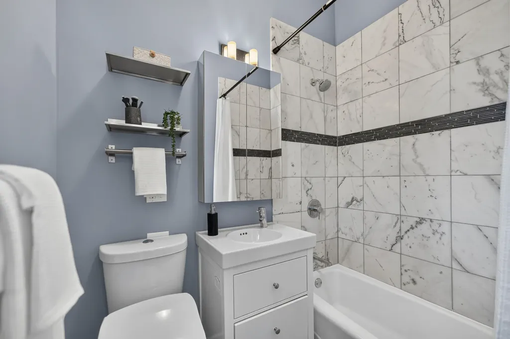 820 West Webster Avenue Chicago IL 60614