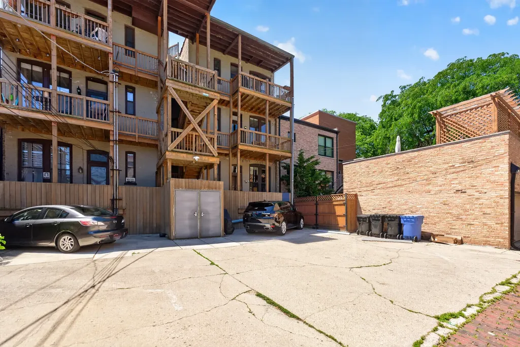 820 West Webster Avenue Chicago IL 60614