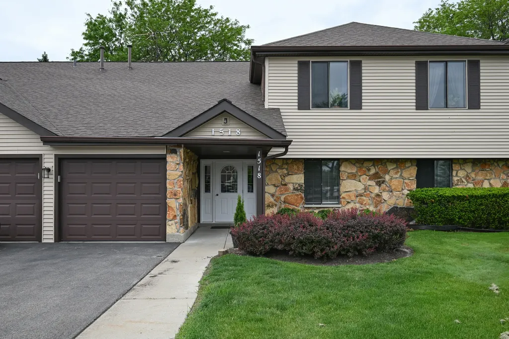 1518 Harbour Court Schaumburg IL 60193