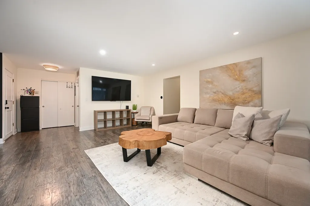 1518 Harbour Court Schaumburg IL 60193