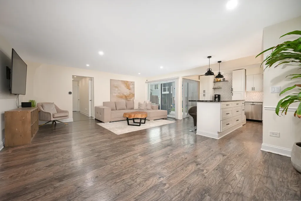 1518 Harbour Court Schaumburg IL 60193